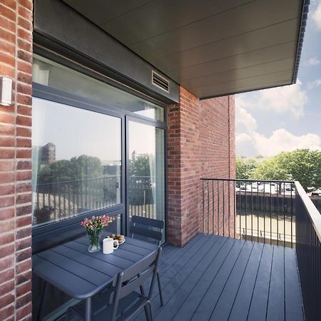 Modern Studios And Apartments At Barking Wharf In Londra Esterno foto