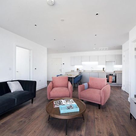 Modern Studios And Apartments At Barking Wharf In Londra Esterno foto