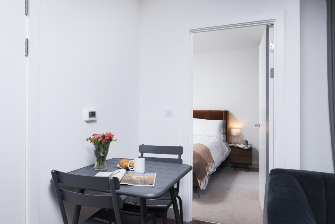 Modern Studios And Apartments At Barking Wharf In Londra Esterno foto