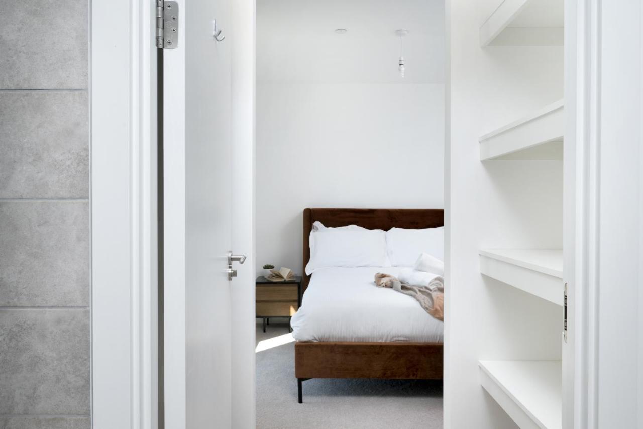 Modern Studios And Apartments At Barking Wharf In Londra Esterno foto