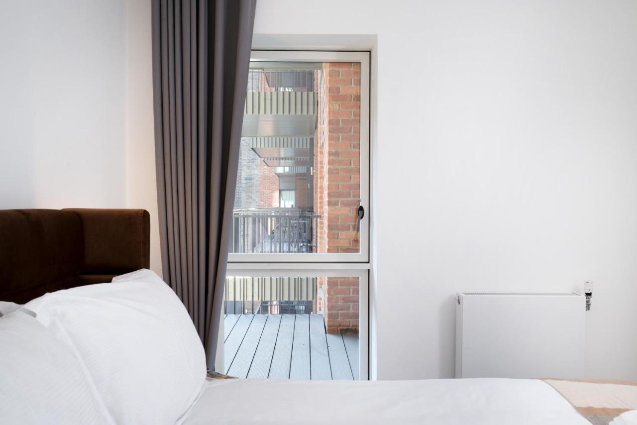 Modern Studios And Apartments At Barking Wharf In Londra Esterno foto