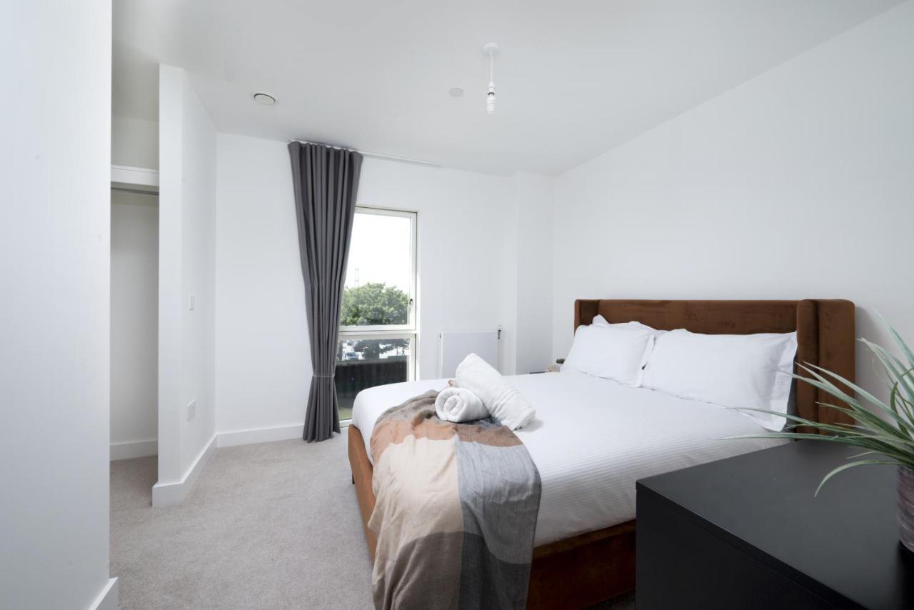 Modern Studios And Apartments At Barking Wharf In Londra Esterno foto