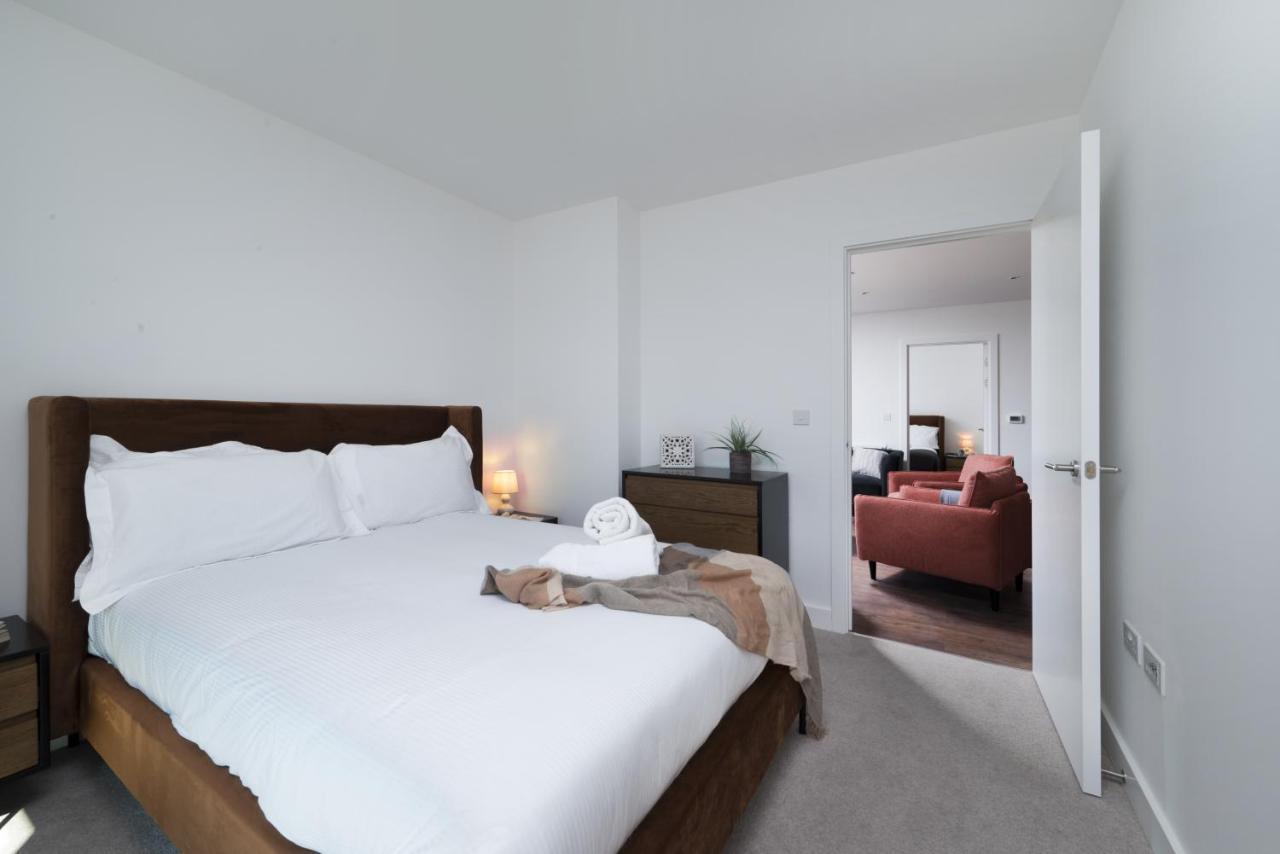 Modern Studios And Apartments At Barking Wharf In Londra Esterno foto