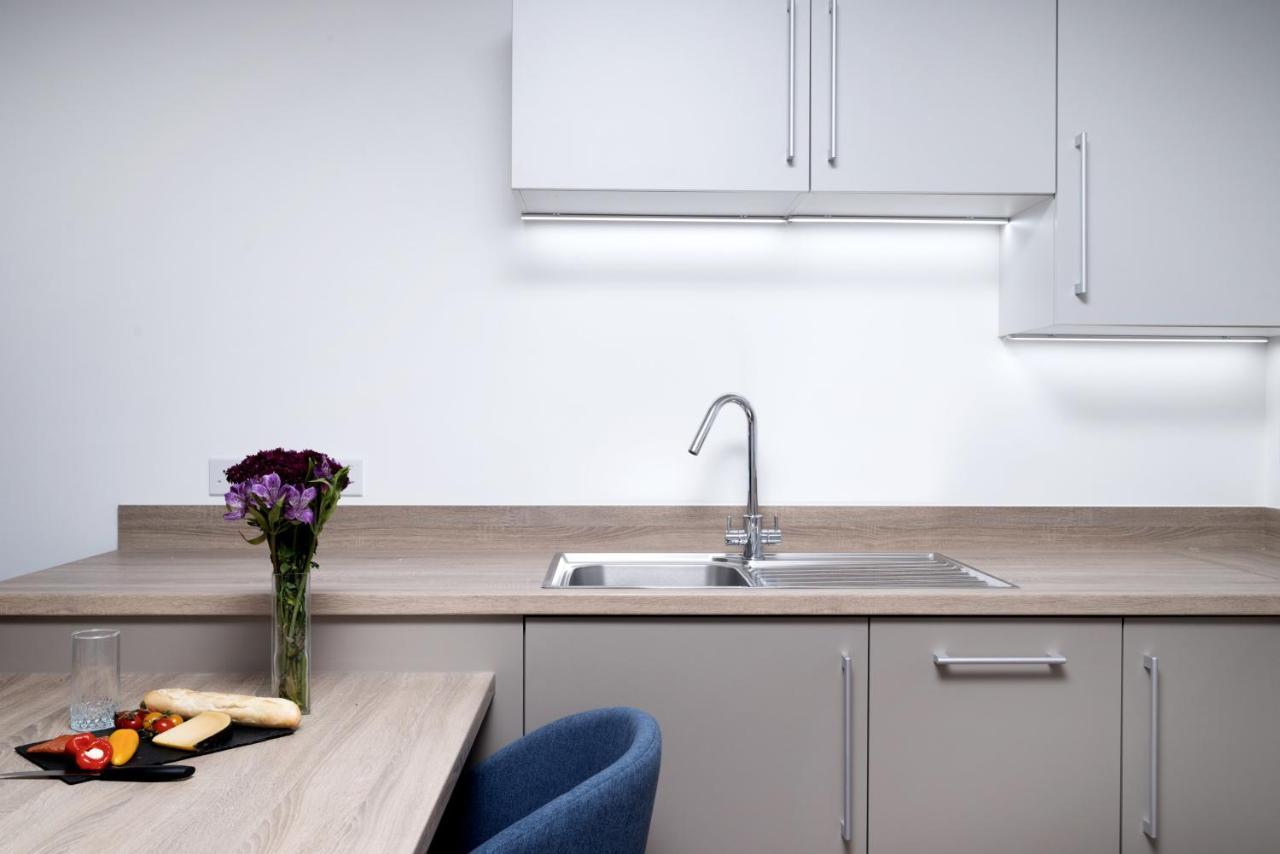 Modern Studios And Apartments At Barking Wharf In Londra Esterno foto