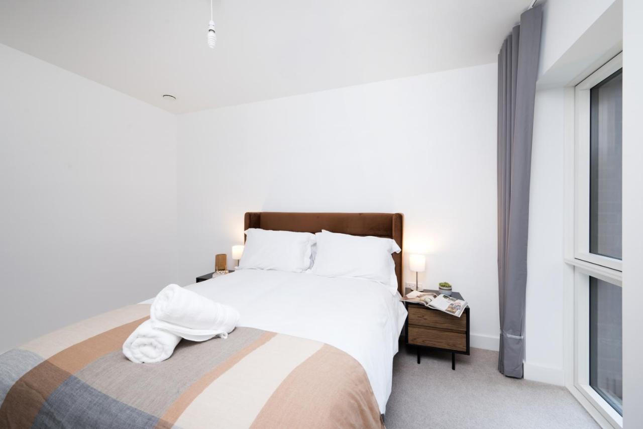 Modern Studios And Apartments At Barking Wharf In Londra Esterno foto