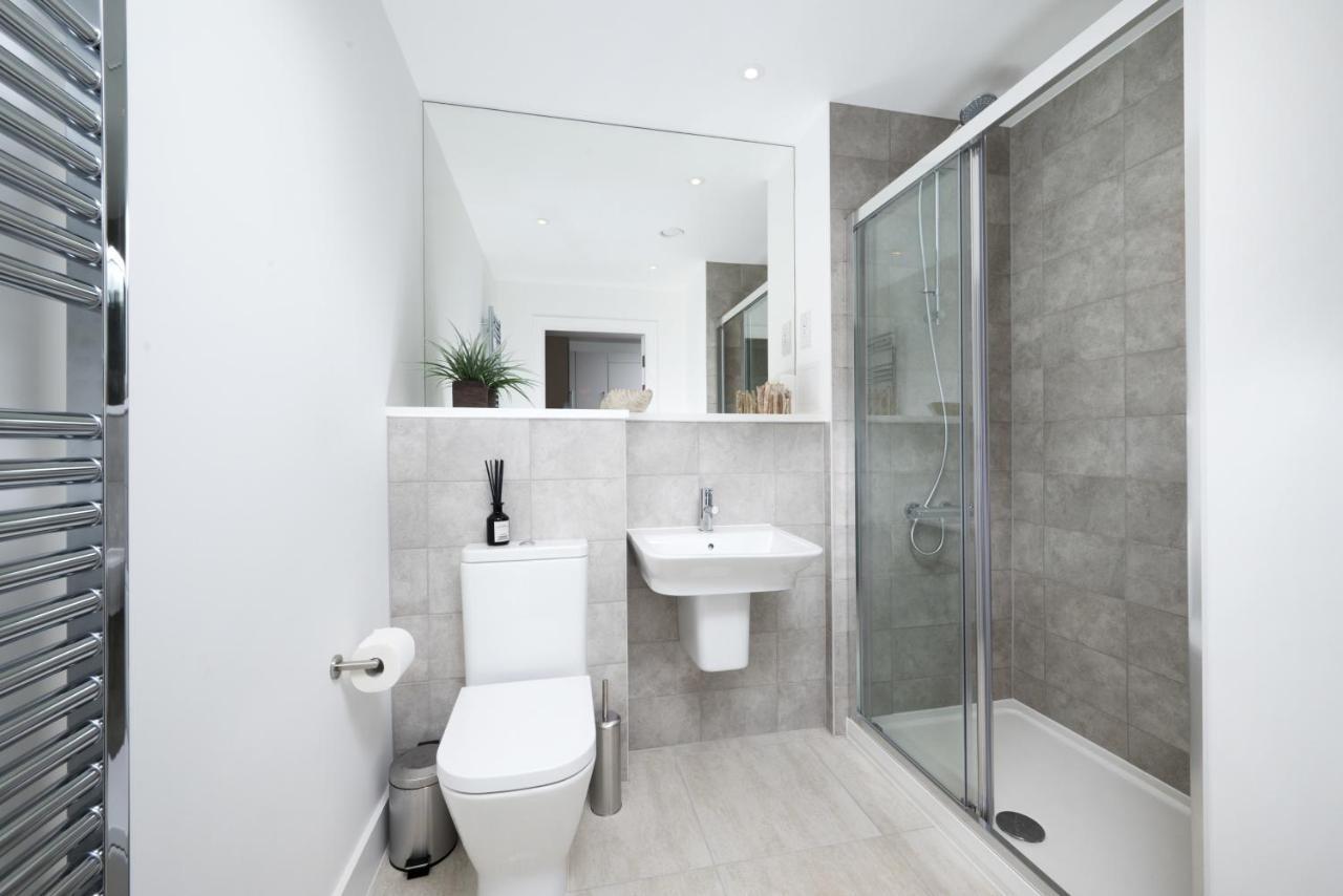 Modern Studios And Apartments At Barking Wharf In Londra Esterno foto