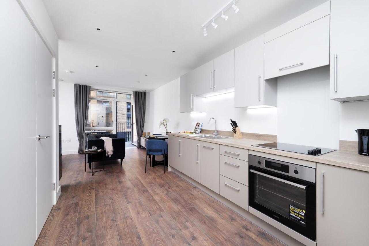 Modern Studios And Apartments At Barking Wharf In Londra Esterno foto