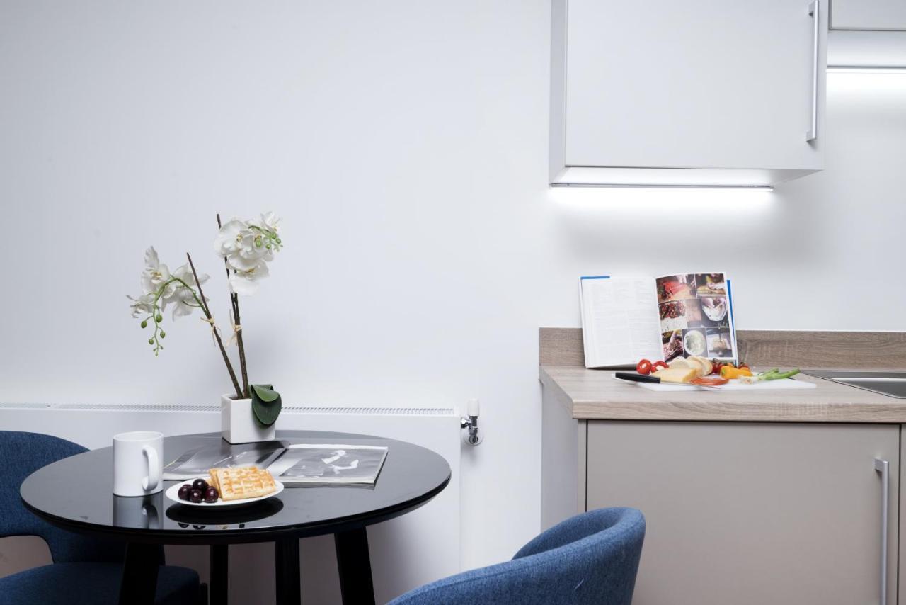 Modern Studios And Apartments At Barking Wharf In Londra Esterno foto