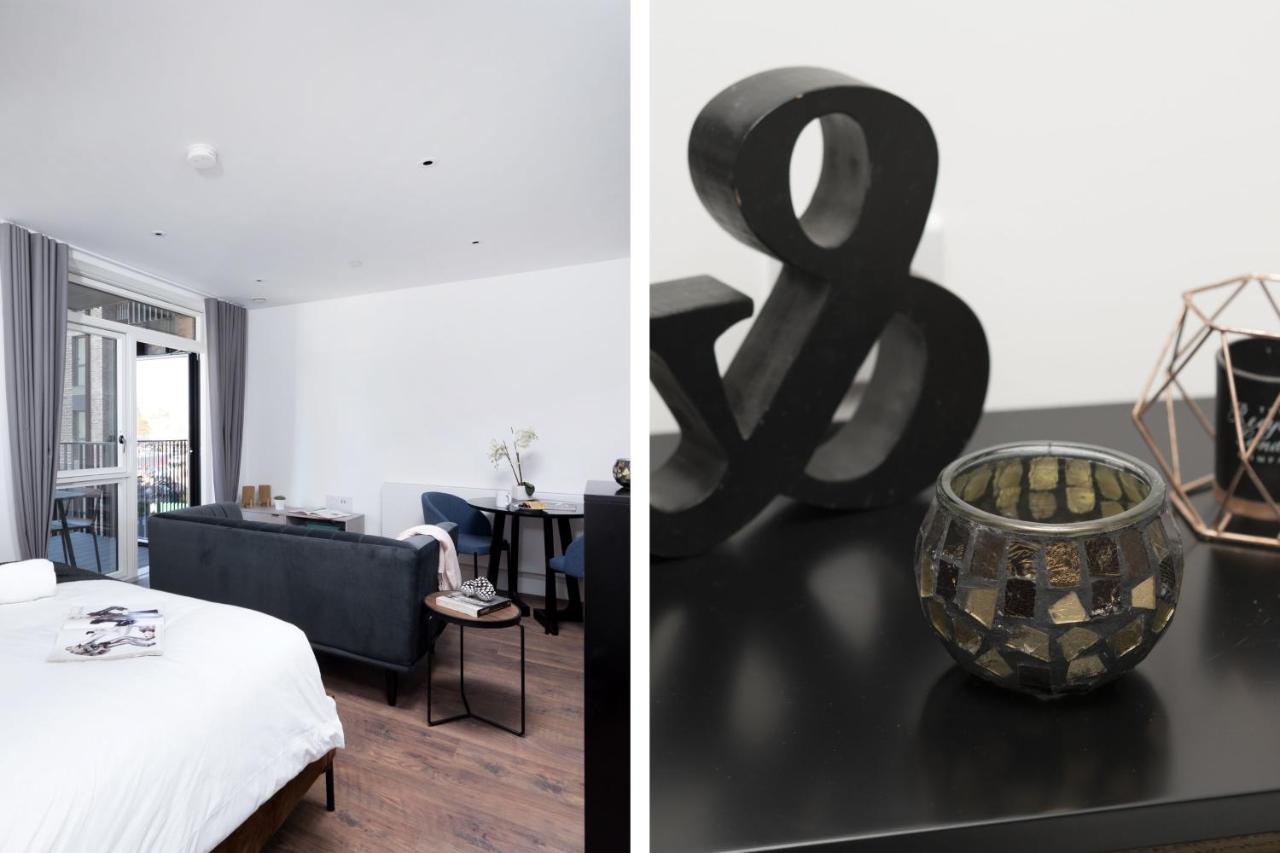 Modern Studios And Apartments At Barking Wharf In Londra Esterno foto